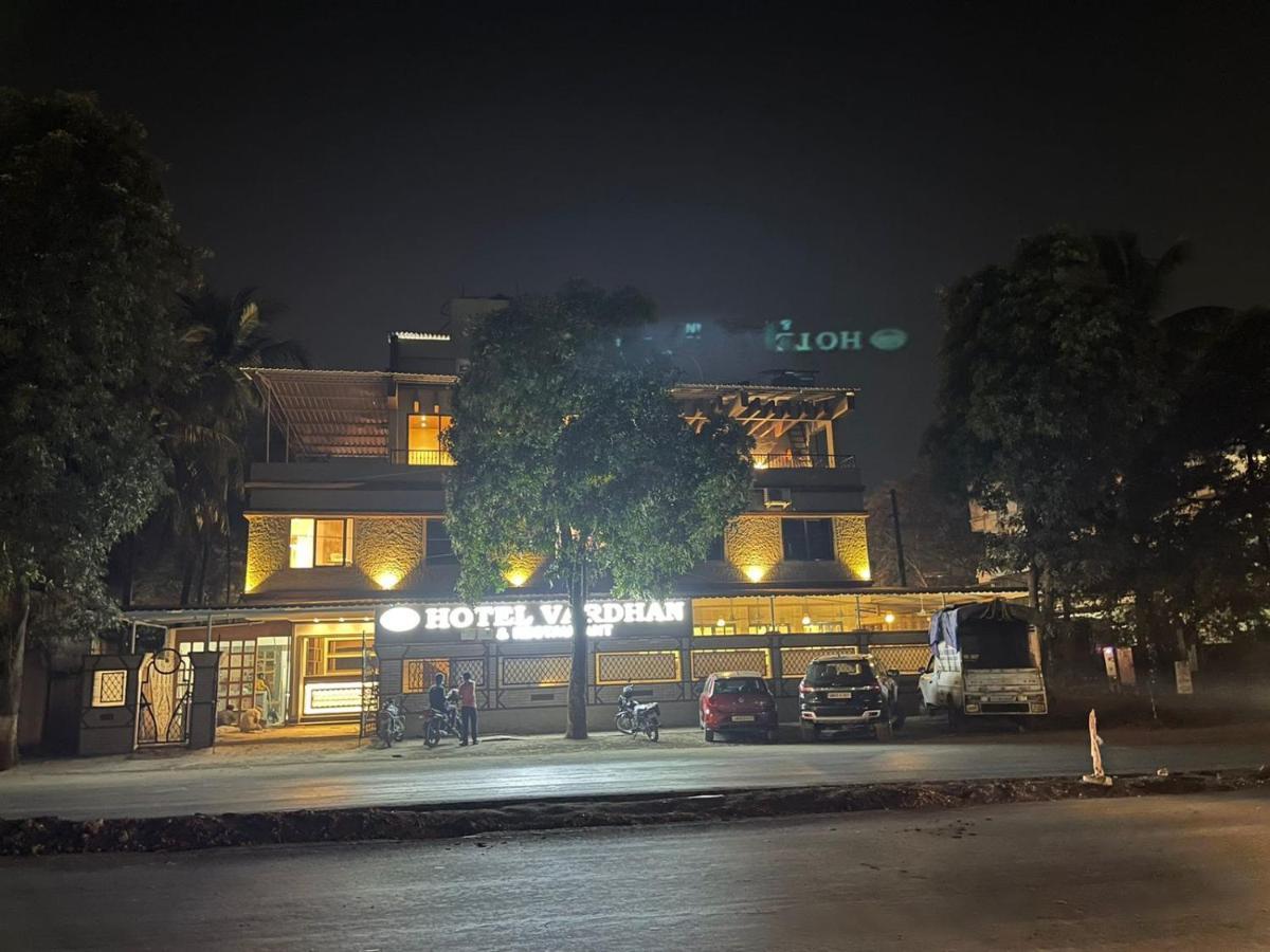 Hotel Vardhan Silvassa Buitenkant foto