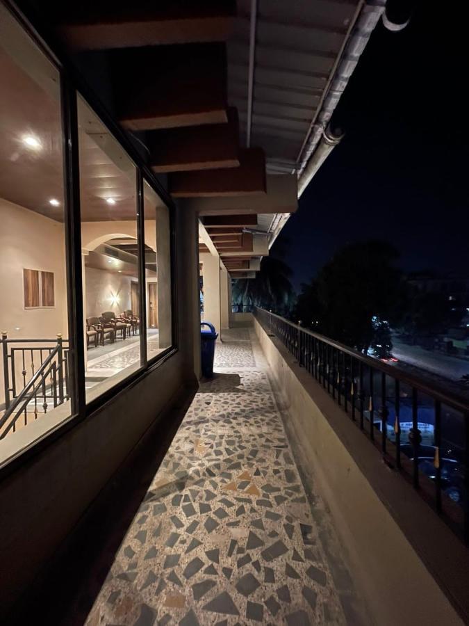 Hotel Vardhan Silvassa Buitenkant foto