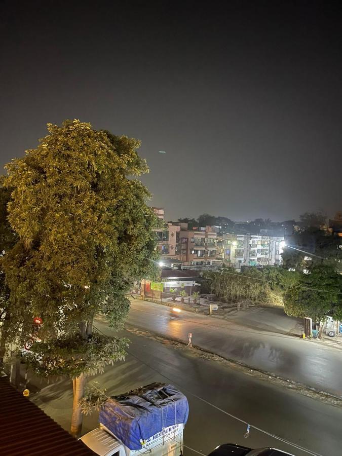Hotel Vardhan Silvassa Buitenkant foto