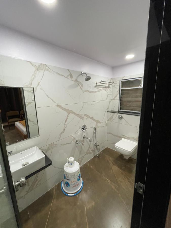 Hotel Vardhan Silvassa Buitenkant foto