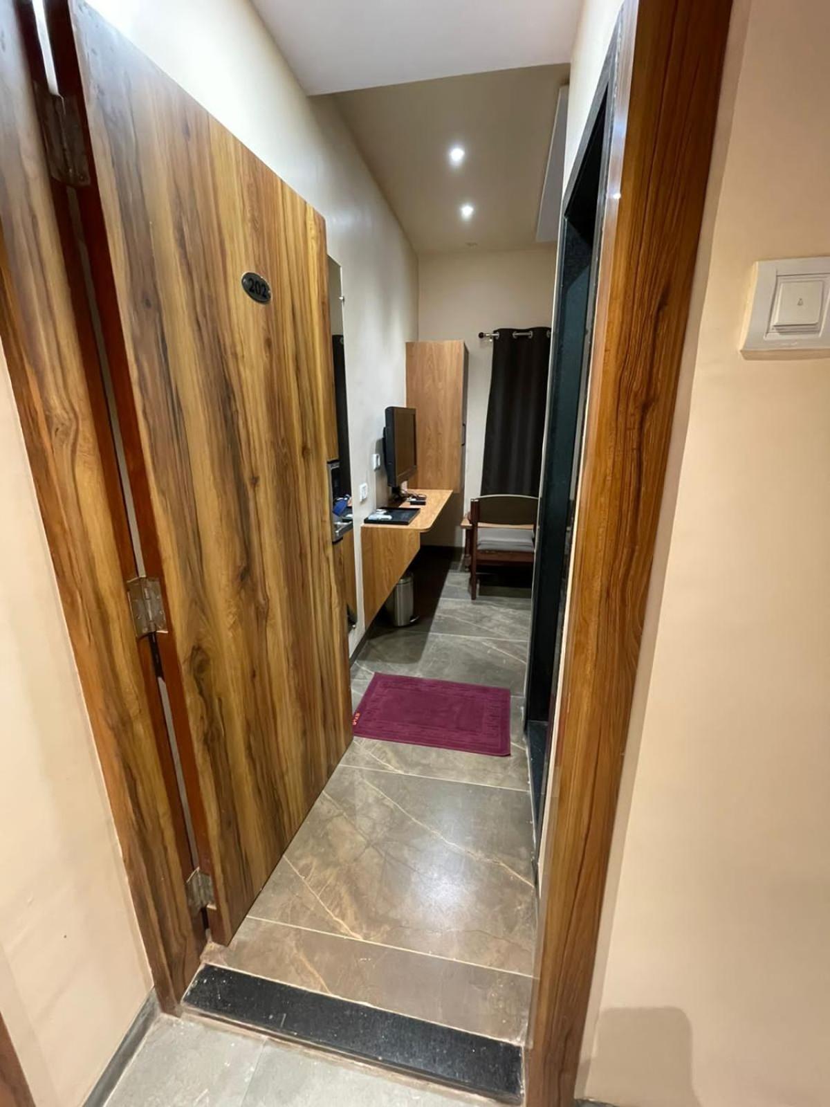 Hotel Vardhan Silvassa Kamer foto